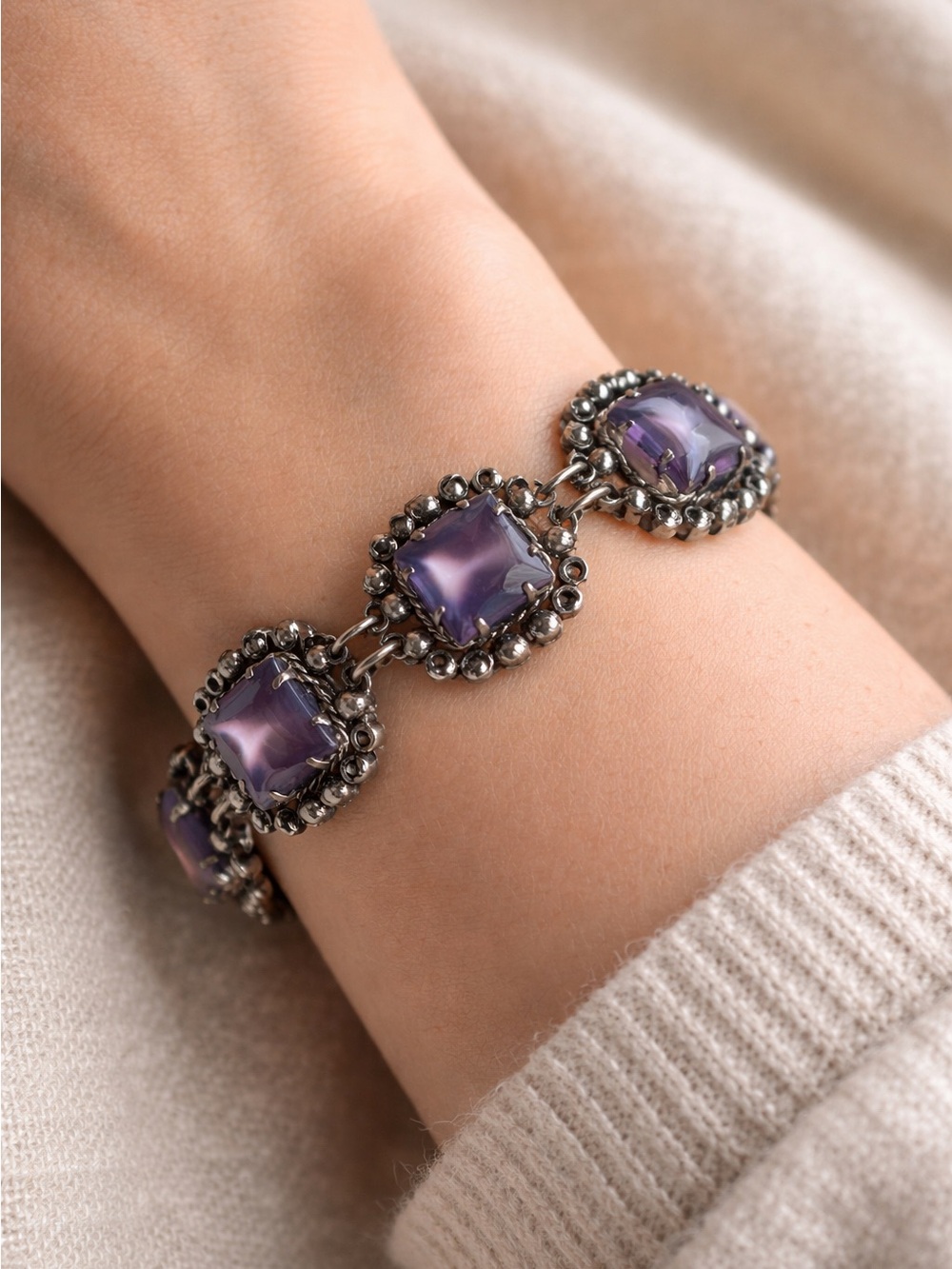 Vintage Purple Moonglow Glass Cabochon Silver Tone Link Bracelet 7.25”